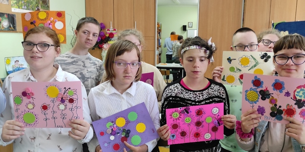 Warsztaty integracyjno-plastyczne "Kolory przyrody-lato" w ramach innowacji "Razem być, tworzyć, bawić się"