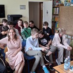 Uczniowie i nauczyciele obecni na lekcji