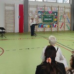 Pani wizytator mgr Beata Ewa Wielgat przemawia do społeczności szkolnej