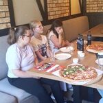 Uczennice w pizzerni