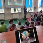 Pan profesor podczas prelekcji