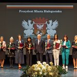 Prezydent Miasta Białegostoku i nagrodzeni nauczyciele