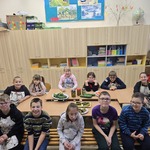 Uczniowie biorący udział w lekcji