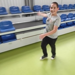 Uczeń w trakcie ćwiczenia ruchowego