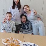 Solenizant i koleżanki z klasy