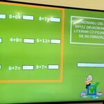 Na zdjęciu przedstawiony jest slajd z prezentacji na którym znajdują się przykłady matematycznej.