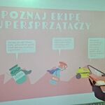 Uczeń zaznacza odpowiedź na tablicy multimedialnej.