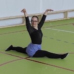 Dziewczyna podczas występu.