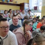 Widownia - uczniowie uczestniczący w konkursie.