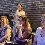 Jury przeglądu obserwuje spektakl.